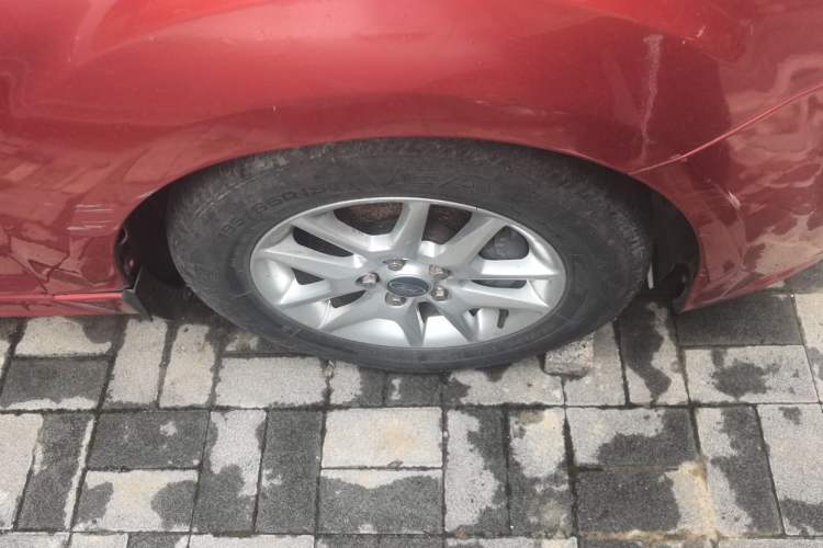 Used Ford Focus 2012 Hatchback Classic 1.8L Automatic Fashion Edition Right Front Wheel Hub