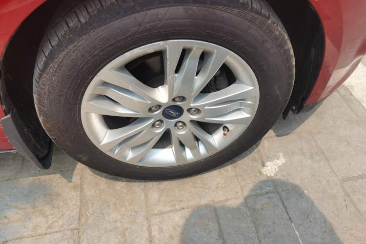 Used Ford Focus 2012 Sedan 1.6L Manual Comfort Model Right Front Wheel Hub