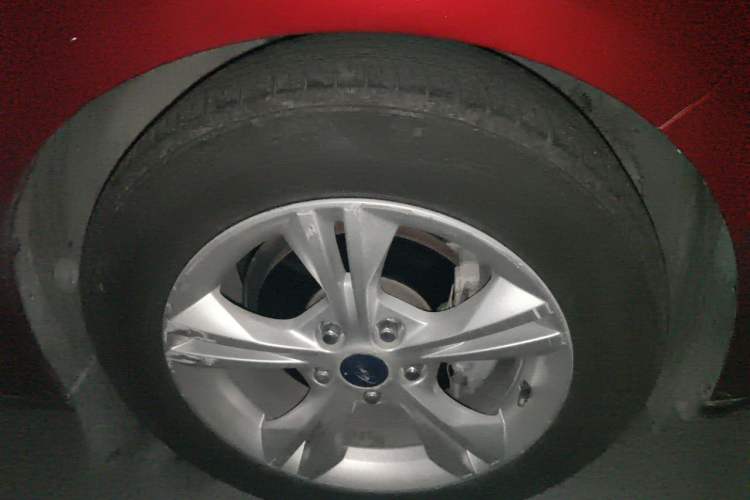 Used Ford Focus 2012 Hatchback 1.6L Automatic Fashion Edition Right Front Wheel Hub