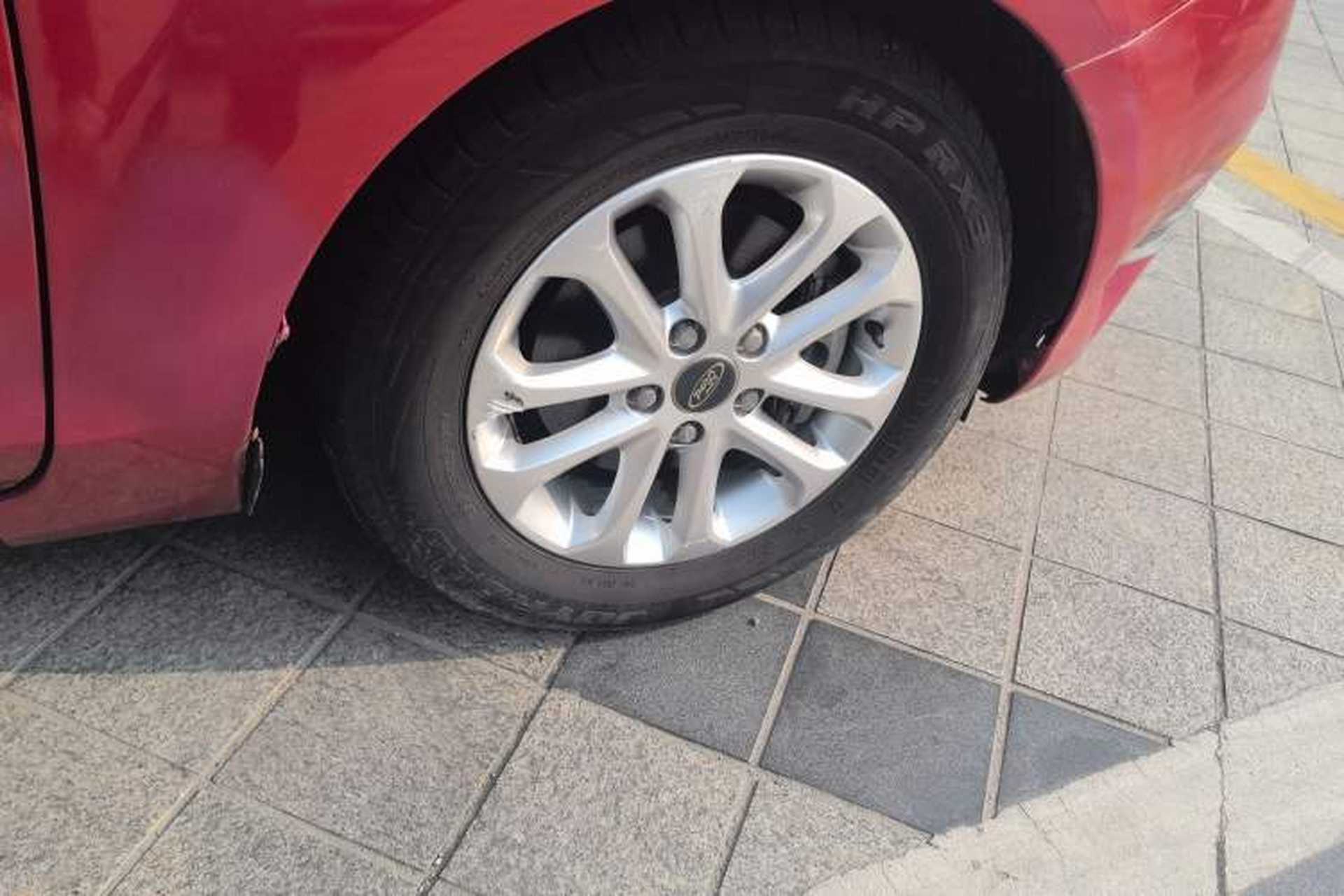 Used Ford Focus 2012 Sedan Classic 1.8L Automatic Base Model Right Front Wheel Hub