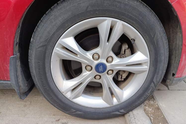 Used Ford Focus 2012 Hatchback 1.6L Automatic Fashion Edition Right Front Wheel Hub