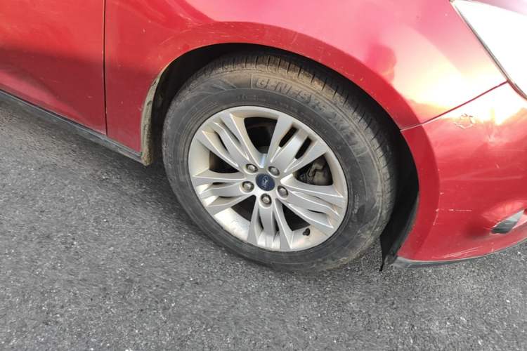 Used Ford Focus 2012 Hatchback 1.6L Automatic Comfort Model Right Front Wheel Hub