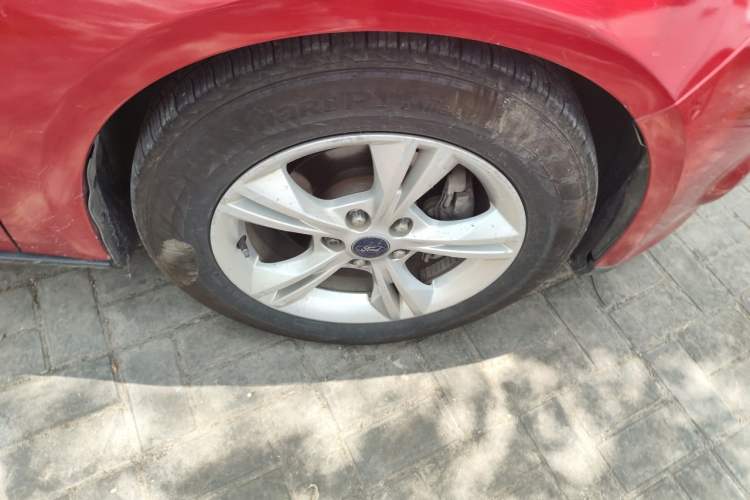 Used Ford Focus 2012 Hatchback 1.6L Automatic Fashion Edition Right Front Wheel Hub