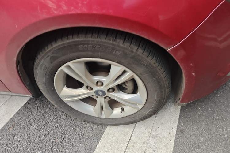 Used Ford Focus 2012 Hatchback 1.6L Automatic Fashion Edition Right Front Wheel Hub