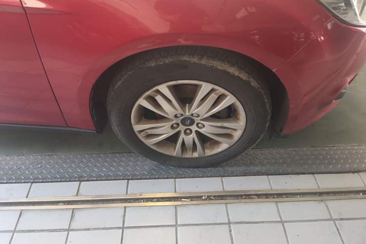 Used Ford Focus 2012 Sedan 1.6L Automatic Comfort Model Right Front Wheel Hub