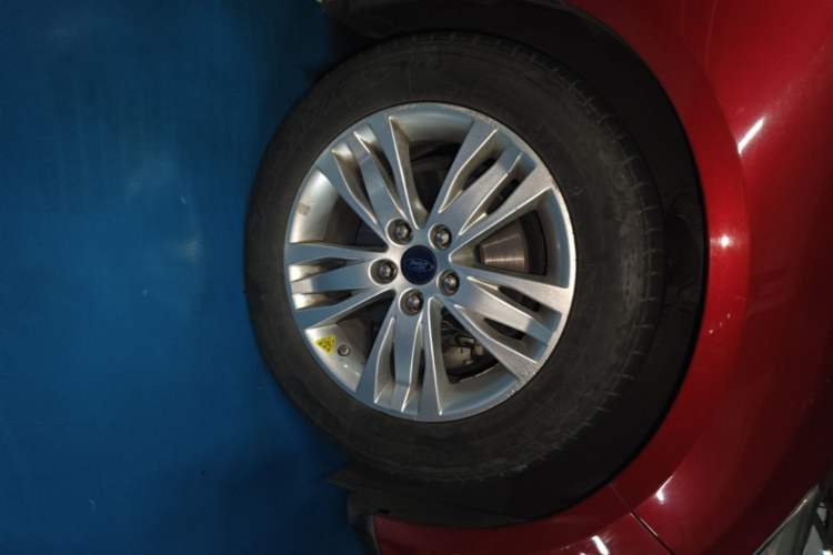 Used Ford Focus 2012 Sedan 1.6L Automatic Comfort Model Right Front Wheel Hub