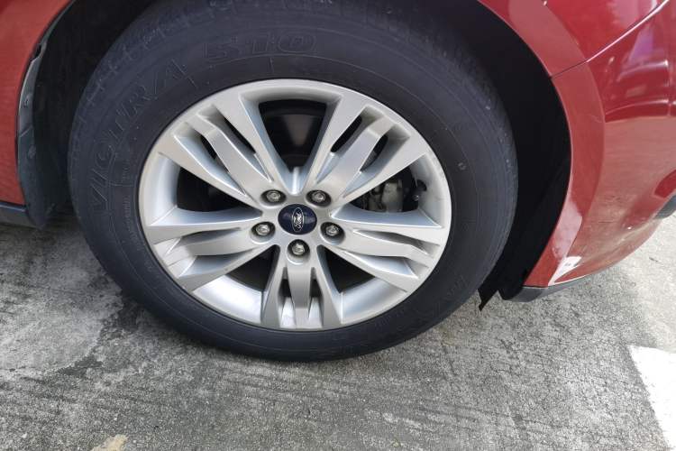 Used Ford Focus 2012 Sedan 1.6L Automatic Comfort Model Right Front Wheel Hub