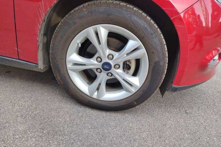 Used Ford Focus 2012 Sedan 1.6L Manual Fashion Edition Right Front Wheel Hub