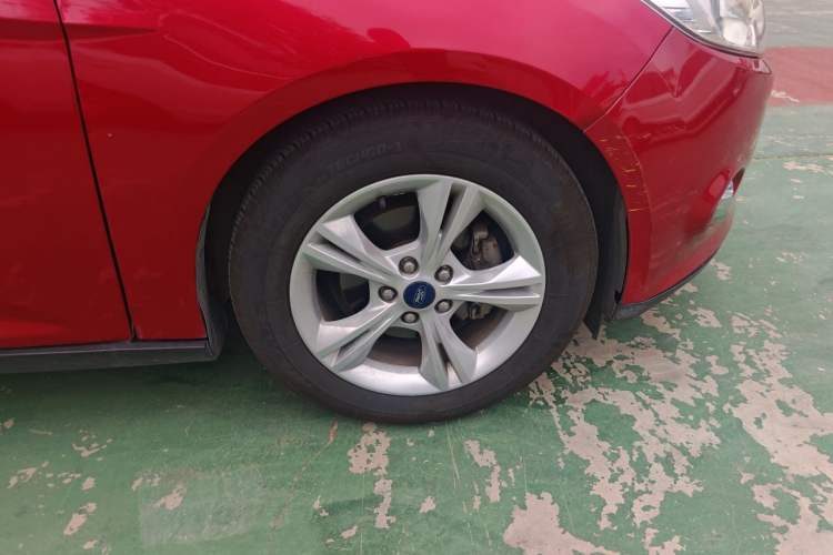 Used Ford Focus 2012 Hatchback 1.6L Automatic Fashion Edition Right Front Wheel Hub