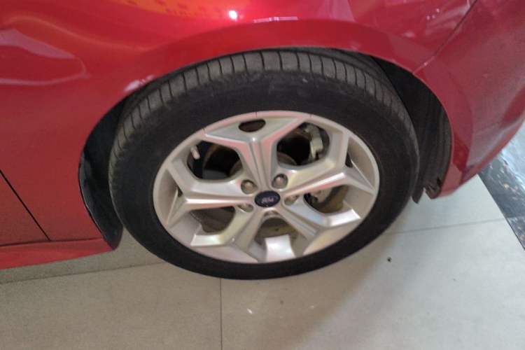 Used Ford Focus 2012 Hatchback 2.0L Automatic Luxury Sport Model Right Front Wheel Hub