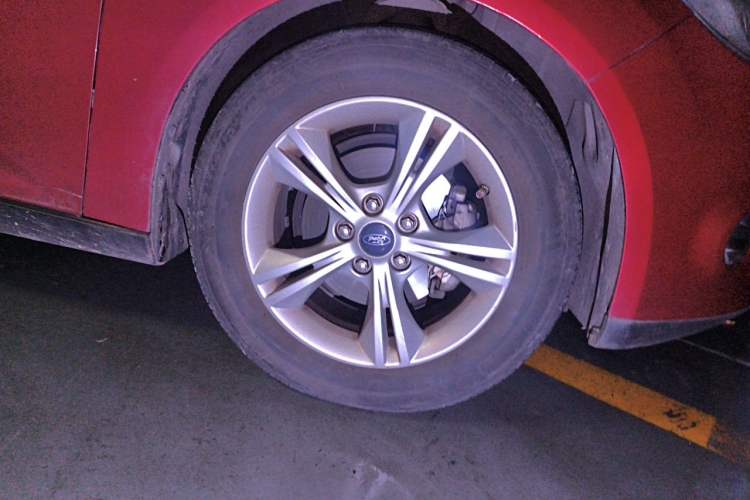 Used Ford Focus 2012 Sedan 1.6L Automatic Fashion Edition Right Front Wheel Hub