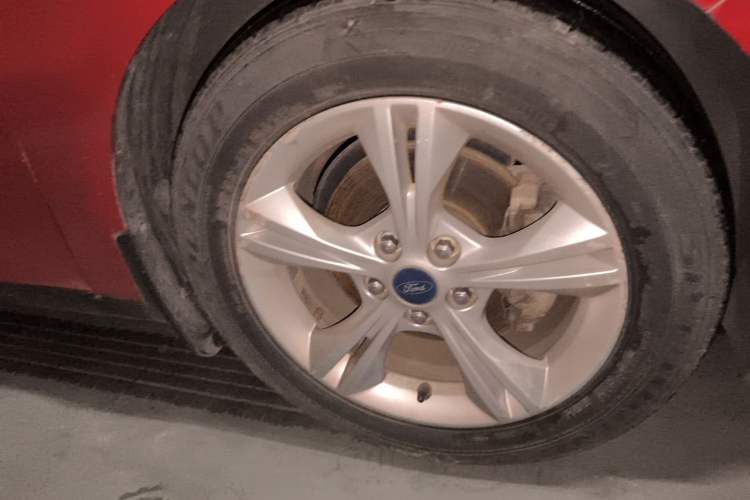 Used Ford Focus 2012 Hatchback 1.6L Automatic Fashion Edition Right Front Wheel Hub