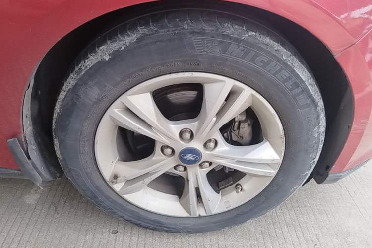 Used Ford Focus 2012 Hatchback 1.6L Automatic Fashion Edition Right Front Wheel Hub
