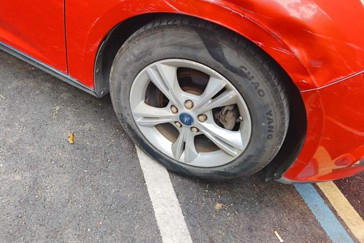 Used Ford Focus 2012 Hatchback 1.6L Automatic Fashion Edition Right Front Wheel Hub