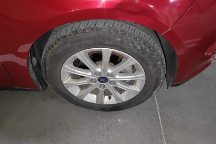 Used Ford Focus 2012 Sedan 1.6L Automatic Prestige Model Right Front Wheel Hub