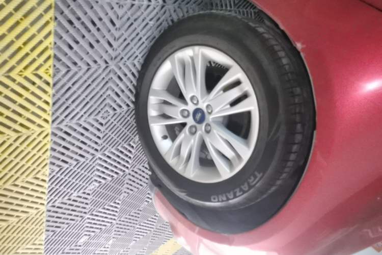 Used Ford Focus 2012 Sedan 1.6L Automatic Comfort Model Right Front Wheel Hub