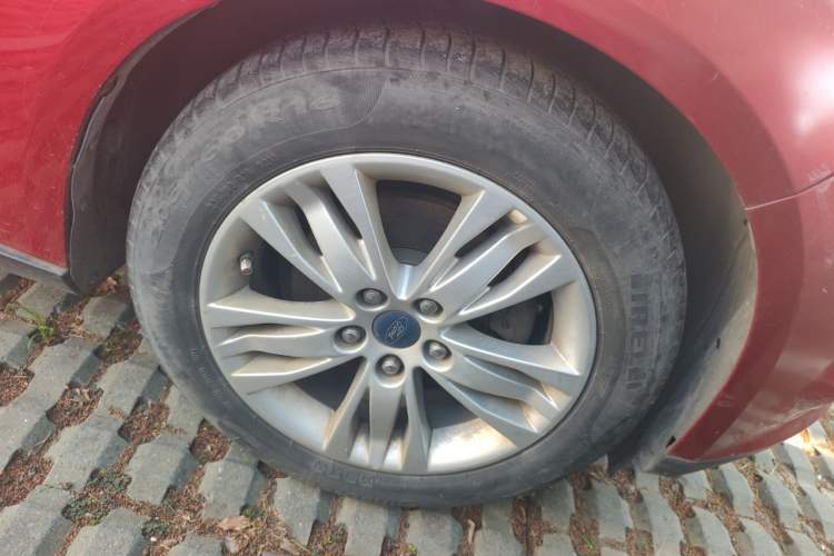 Used Ford Focus 2012 Sedan 1.6L Automatic Comfort Model Right Front Wheel Hub