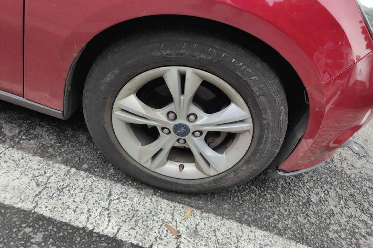 Used Ford Focus 2012 Hatchback 1.6L Automatic Fashion Edition Right Front Wheel Hub