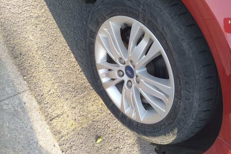 Used Ford Focus 2012 Hatchback 1.6L Automatic Comfort Model Right Front Wheel Hub