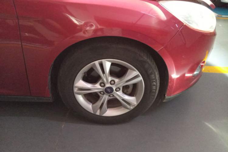 Used Ford Focus 2012 Hatchback 1.6L Automatic Fashion Edition Right Front Wheel Hub