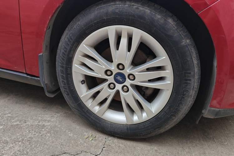 Used Ford Focus 2012 Hatchback 1.6L Automatic Comfort Model Right Front Wheel Hub