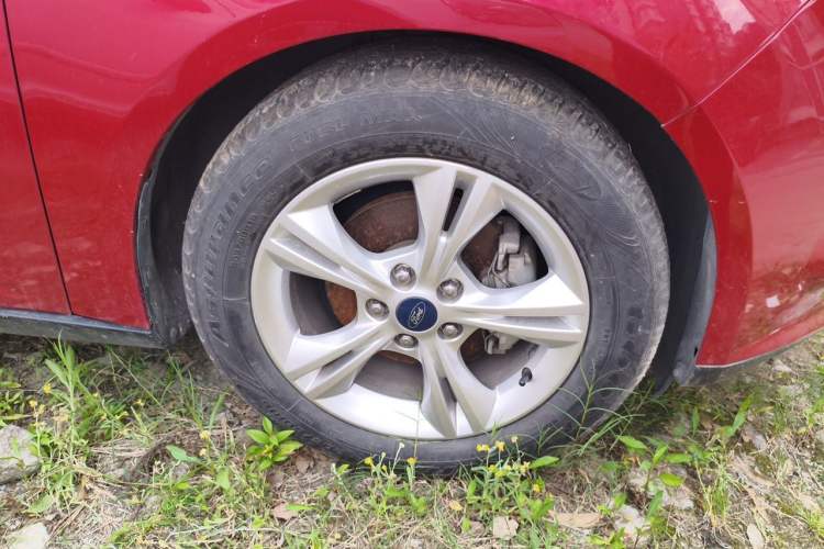 Used Ford Focus 2012 Sedan 1.6L Manual Fashion Edition Right Front Wheel Hub