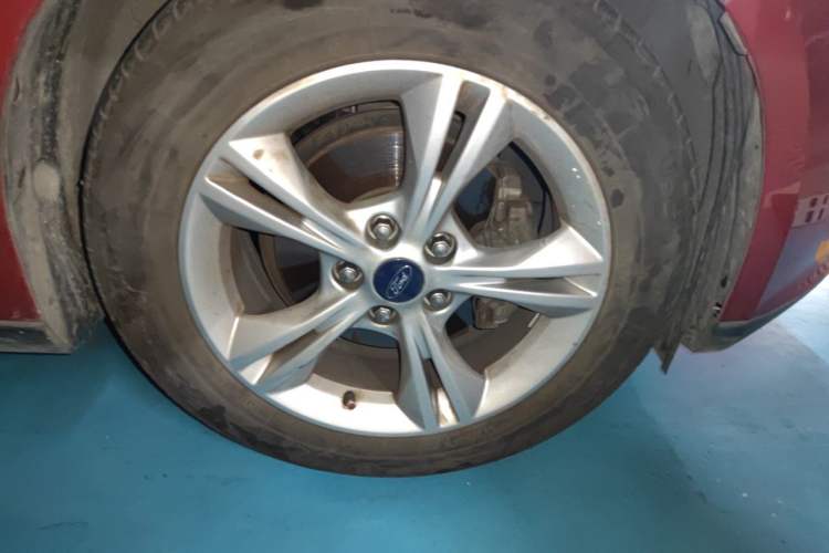 Used Ford Focus 2012 Hatchback 1.6L Automatic Fashion Edition Right Front Wheel Hub