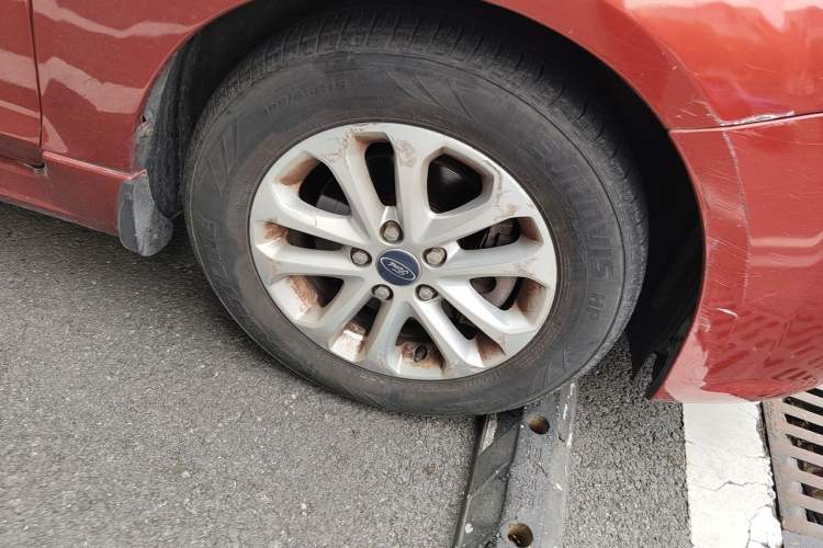 Used Ford Focus 2012 Hatchback Classic 1.8L Automatic Fashion Edition Right Front Wheel Hub