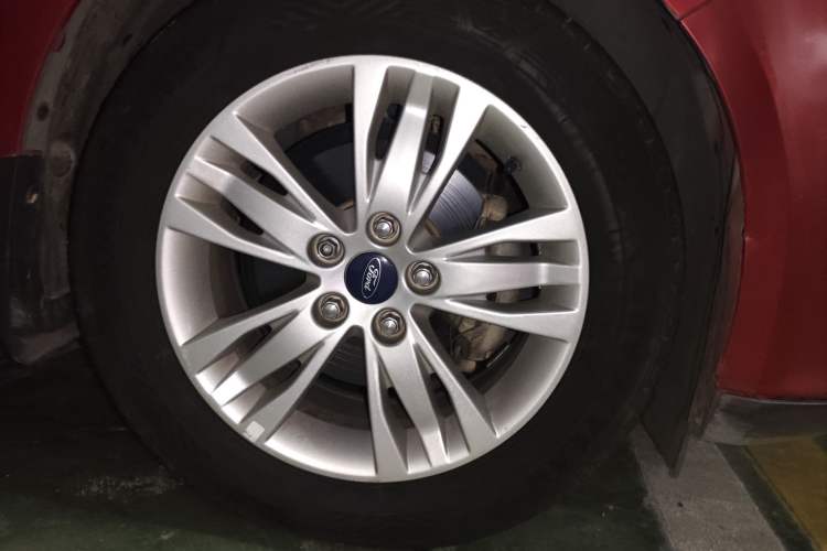 Used Ford Focus 2012 Hatchback 1.6L Automatic Comfort Model Right Front Wheel Hub