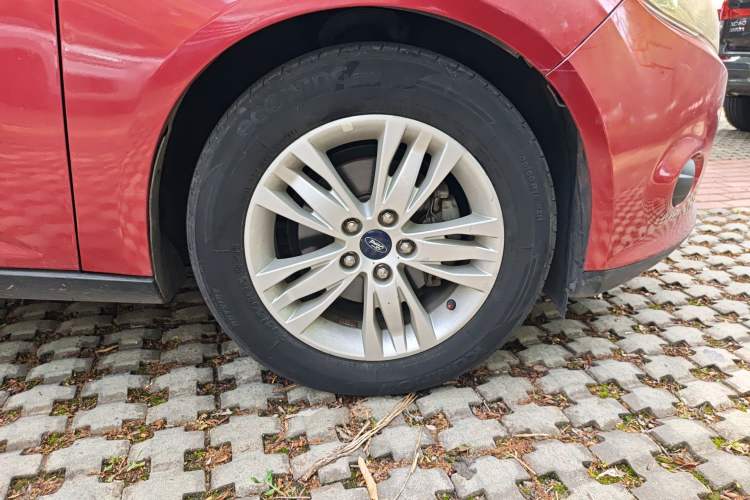 Used Ford Focus 2012 Hatchback 1.6L Manual Comfort Model Right Front Wheel Hub
