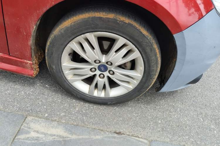 Used Ford Focus 2012 Hatchback 1.6L Automatic Comfort Model Right Front Wheel Hub
