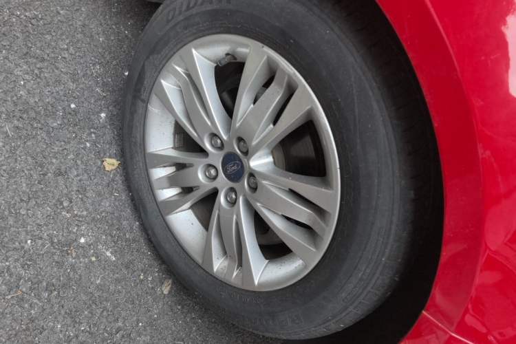 Used Ford Focus 2012 Hatchback 1.6L Manual Comfort Model Right Front Wheel Hub