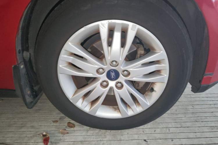 Used Ford Focus 2012 Hatchback 1.6L Automatic Comfort Model Right Front Wheel Hub