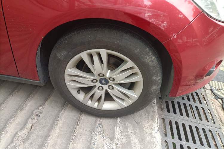 Used Ford Focus 2012 Hatchback 1.6L Automatic Comfort Model Right Front Wheel Hub