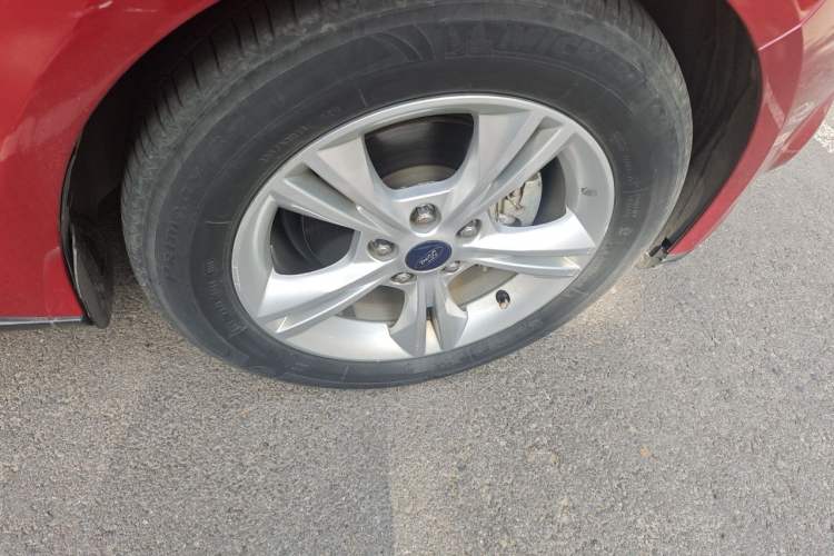 Used Ford Focus 2012 Hatchback 1.6L Automatic Fashion Edition Right Front Wheel Hub