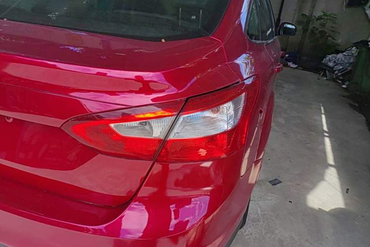 Used Ford Focus 2012 Sedan 1.6L Automatic Fashion Edition Right Rear Taillight