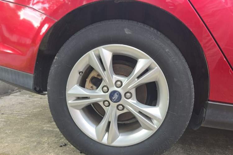 Used Ford Focus 2012 Sedan 1.6L Automatic Fashion Edition Right Rear Wheel Hub