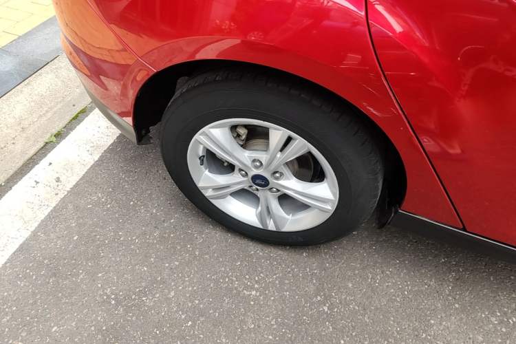 Used Ford Focus 2012 Hatchback 1.6L Automatic Fashion Edition Right Rear Wheel Hub