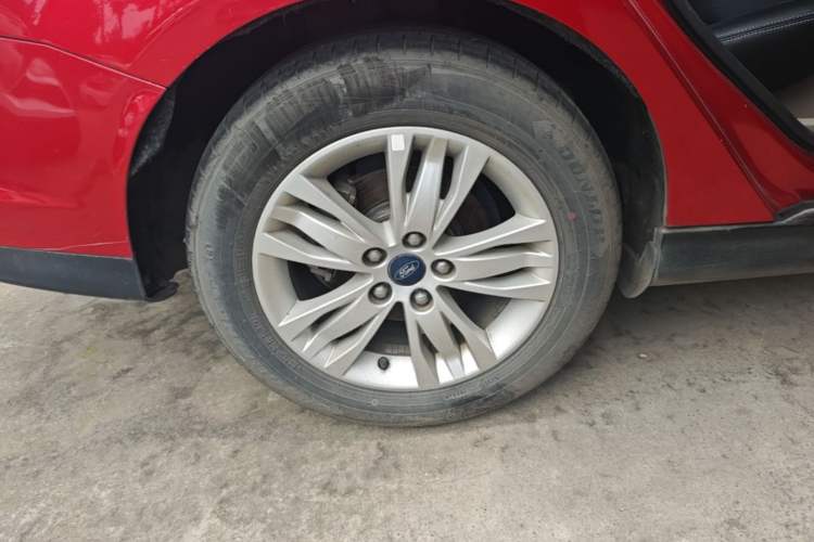 Used Ford Focus 2012 Sedan 1.6L Automatic Comfort Model Right Rear Wheel Hub