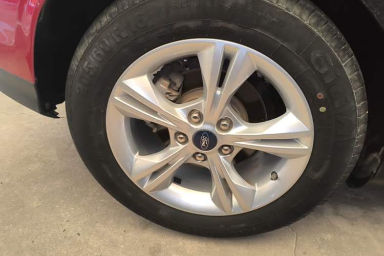 Used Ford Focus 2012 Hatchback 1.6L Automatic Fashion Edition Right Rear Wheel Hub