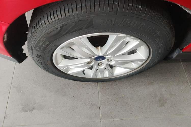 Used Ford Focus 2012 Hatchback 1.6L Automatic Comfort Model Right Rear Wheel Hub