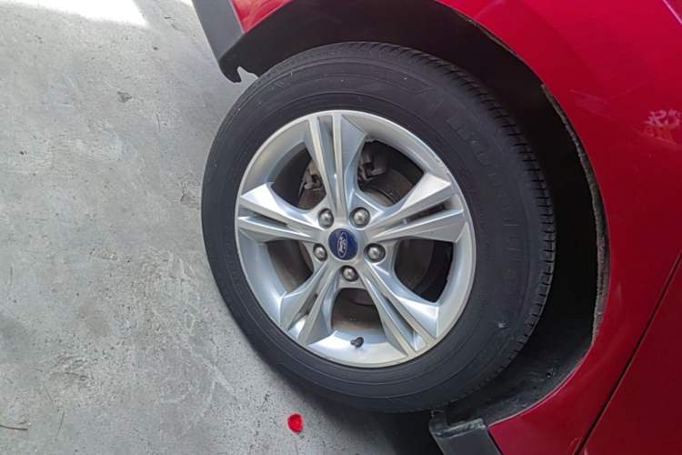 Used Ford Focus 2012 Sedan 1.6L Automatic Fashion Edition Right Rear Wheel Hub