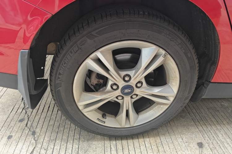 Used Ford Focus 2012 Sedan 1.6L Automatic Fashion Edition Right Rear Wheel Hub