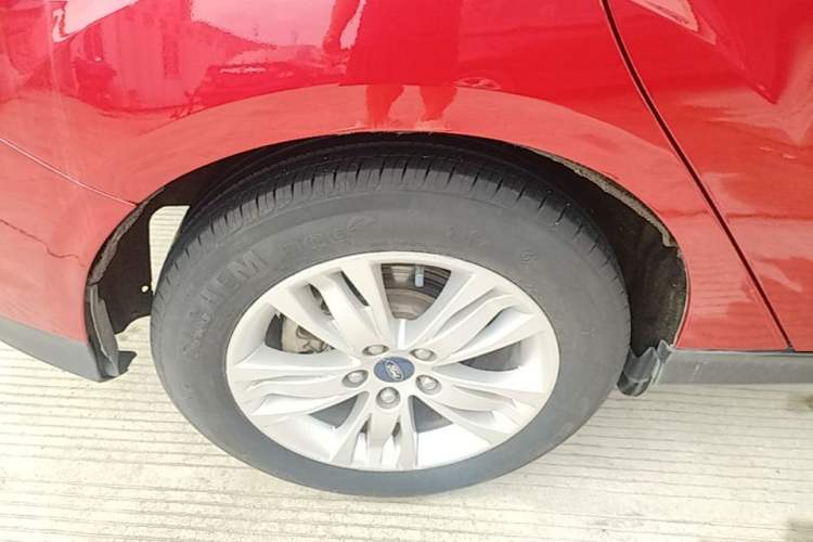 Used Ford Focus 2012 Hatchback 1.6L Automatic Comfort Model Right Rear Wheel Hub