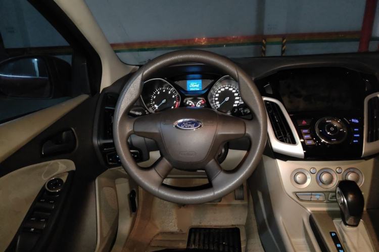 Used Ford Focus 2012 Sedan 1.6L Automatic Comfort Model Steering Wheel