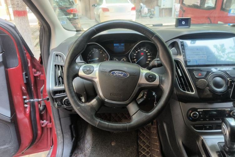 Used Ford Focus 2012 Hatchback 1.6L Automatic Fashion Edition Steering Wheel