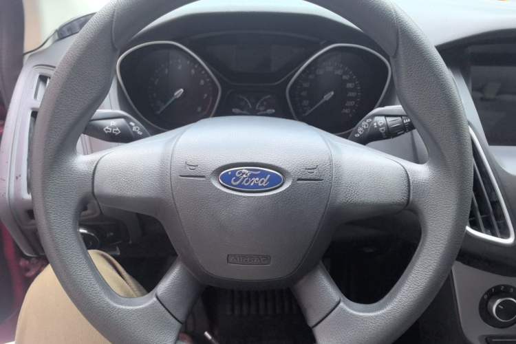 Used Ford Focus 2012 Hatchback 1.6L Automatic Fashion Edition Steering Wheel