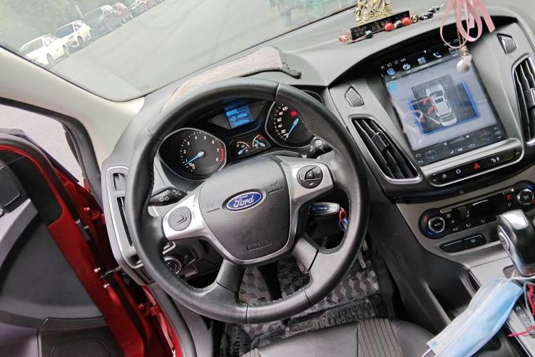 Used Ford Focus 2012 Sedan 1.6L Automatic Fashion Edition Steering Wheel