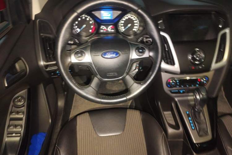 Used Ford Focus 2012 Hatchback 1.6L Automatic Fashion Edition Steering Wheel