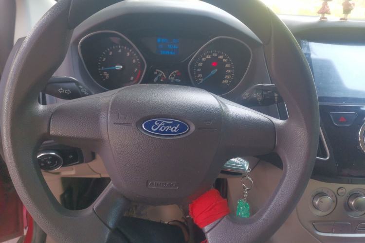 Used Ford Focus 2012 Sedan 1.6L Automatic Comfort Model Steering Wheel